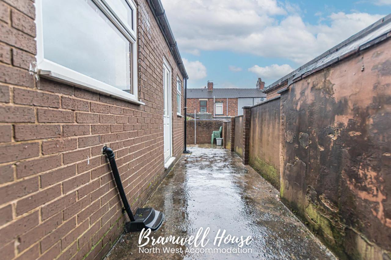 St Helens Contractor Accommodation Exterior foto